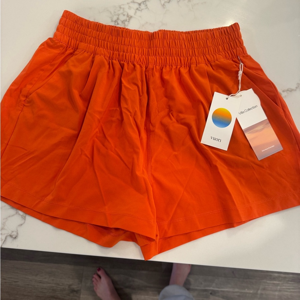 Vuori Women's Vibrant Orange “bright poppy” Shorts Villa Collection NWT size M